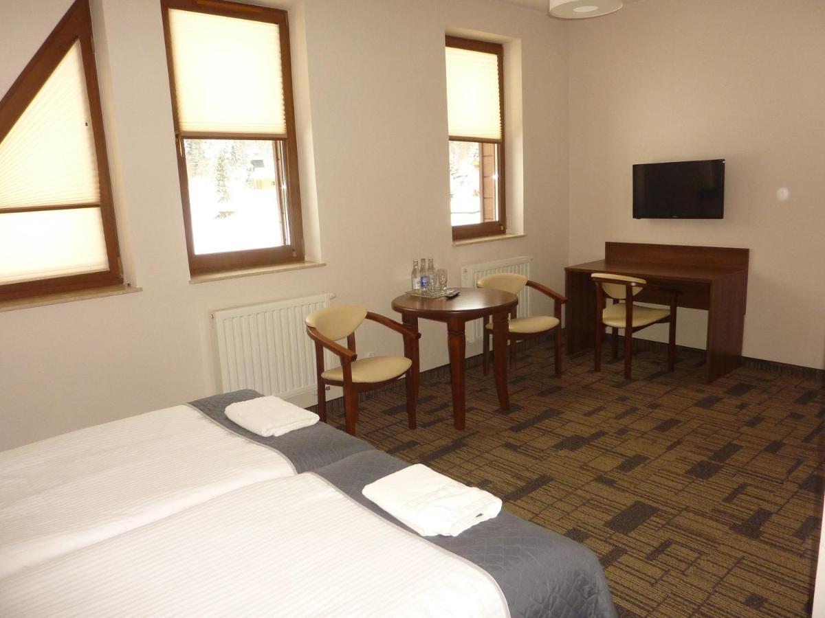 Centrum Promocji Lesnictwa W Mucznem Lutowiska Esterno foto