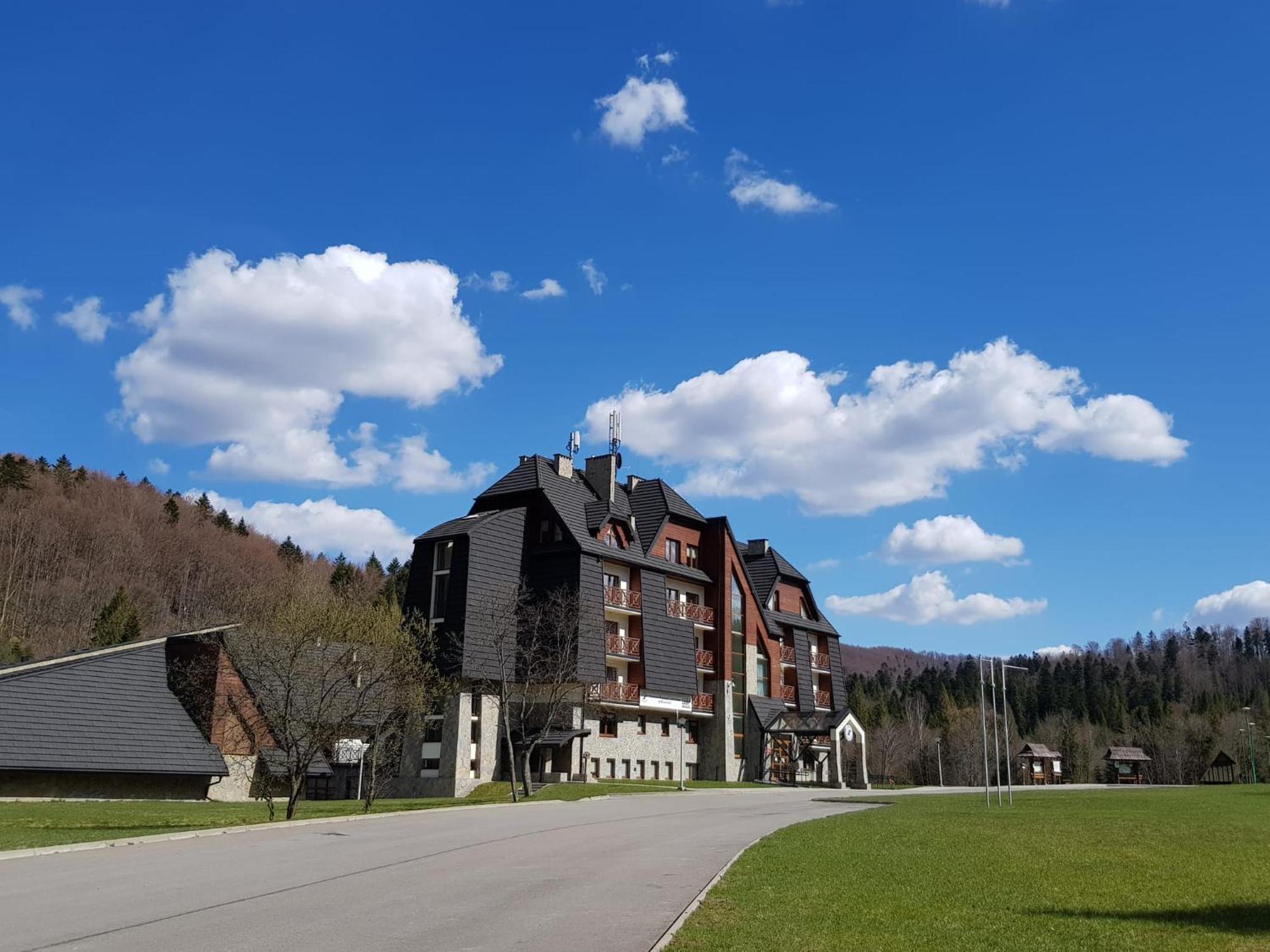 Centrum Promocji Lesnictwa W Mucznem Lutowiska Esterno foto